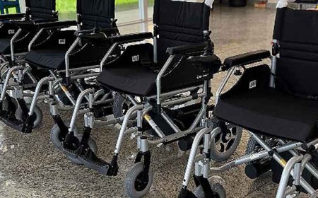 Prefeitura de Brumadinho entrega mais 17 cadeiras motorizadas a cadeirantes