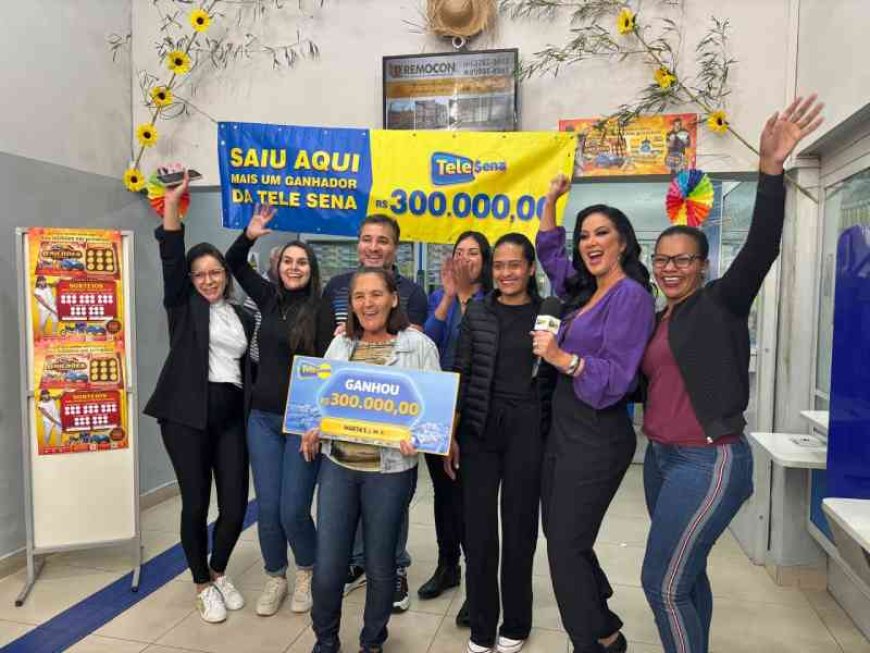 Com ajuda da neta, mineira compra Tele Sena e ganha R$ 300 mil