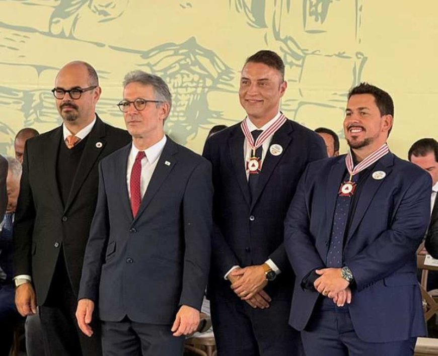 Prefeito de Brumadinho recebe medalha de honra no Dia de Minas
