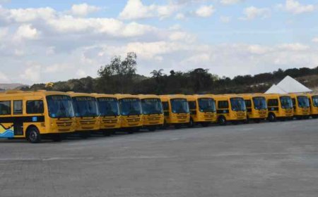 Prefeitura de Brumadinho entrega 12 novos ônibus escolares