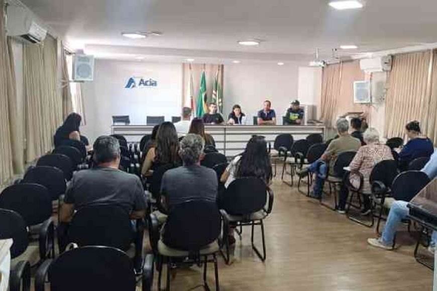 Procon Poços realiza reunião com representantes de escolas particulares
