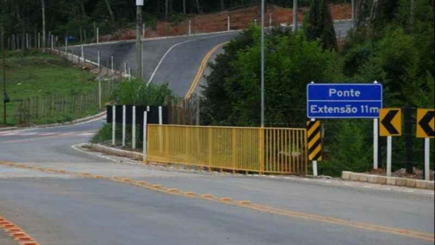 Brumadinho inaugura duplicação de ponte que interliga as comunidades de Marques e Piedade