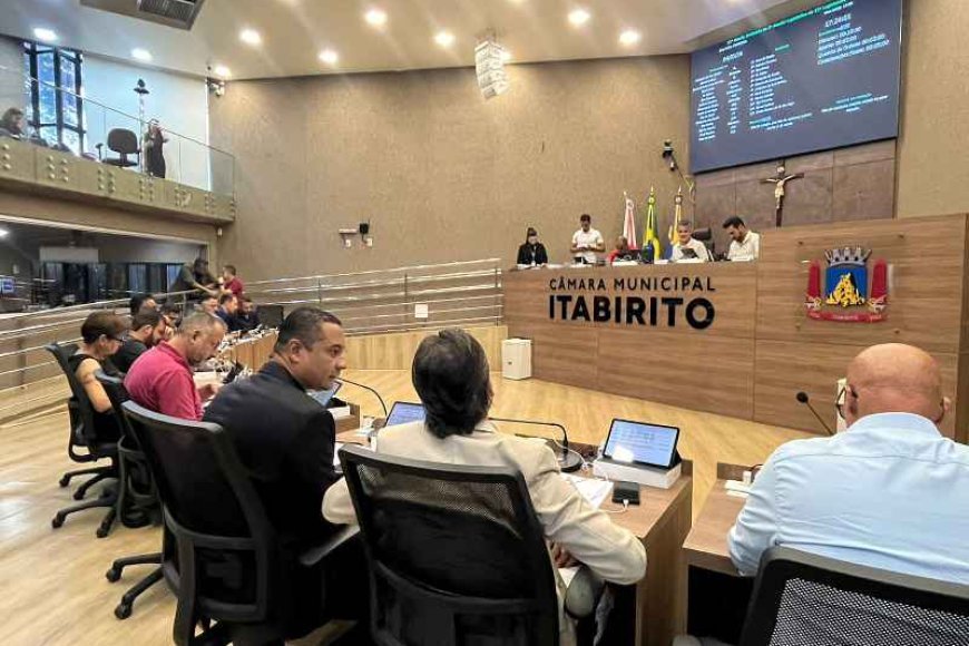 Câmara de Itabirito vota projetos de lei e define homenageadas para o prêmio Mãe Nota Mil